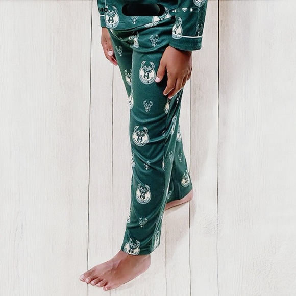 Boys Milwaukee Bucks Button Up Pajama Sleepwear Set Green Gold NBA BASKETBALL - Picture 4 of 16